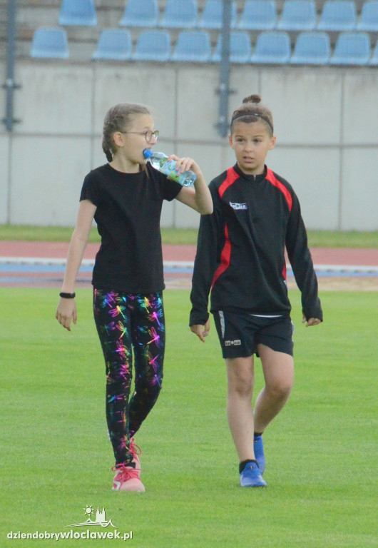 Sprawny Miś na stadionie OSiR