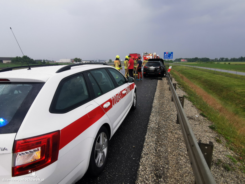 Mazda wjechała w bariery na autostradzie A1