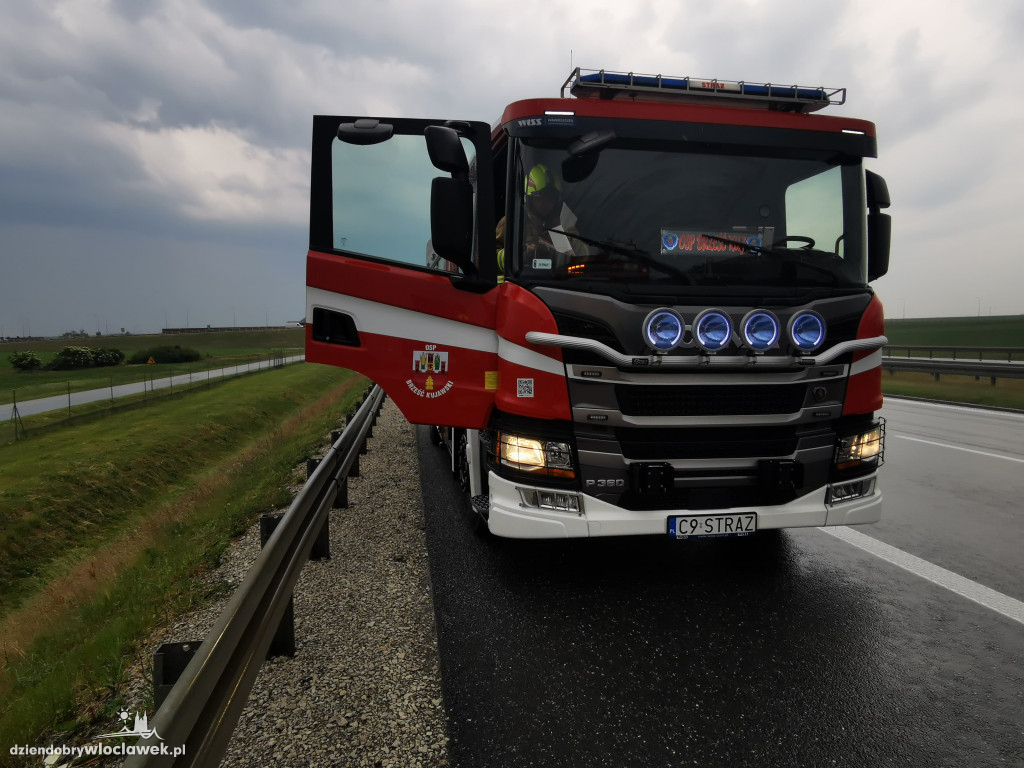 Mazda wjechała w bariery na autostradzie A1