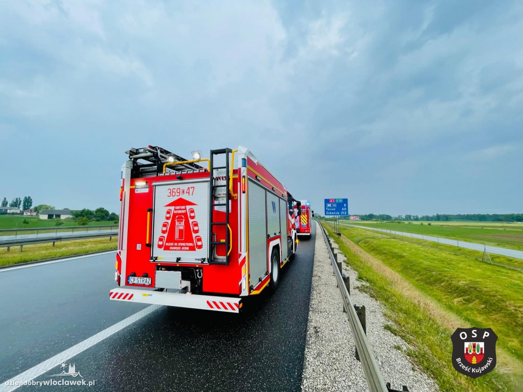 Mazda wjechała w bariery na autostradzie A1