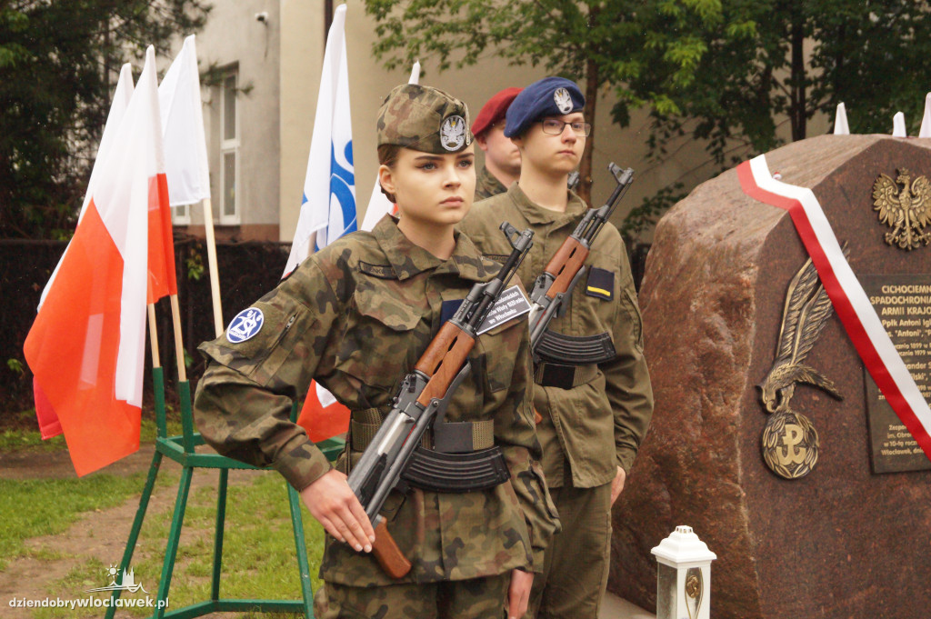 Pomnik Cichociemnych Spadochroniarzy