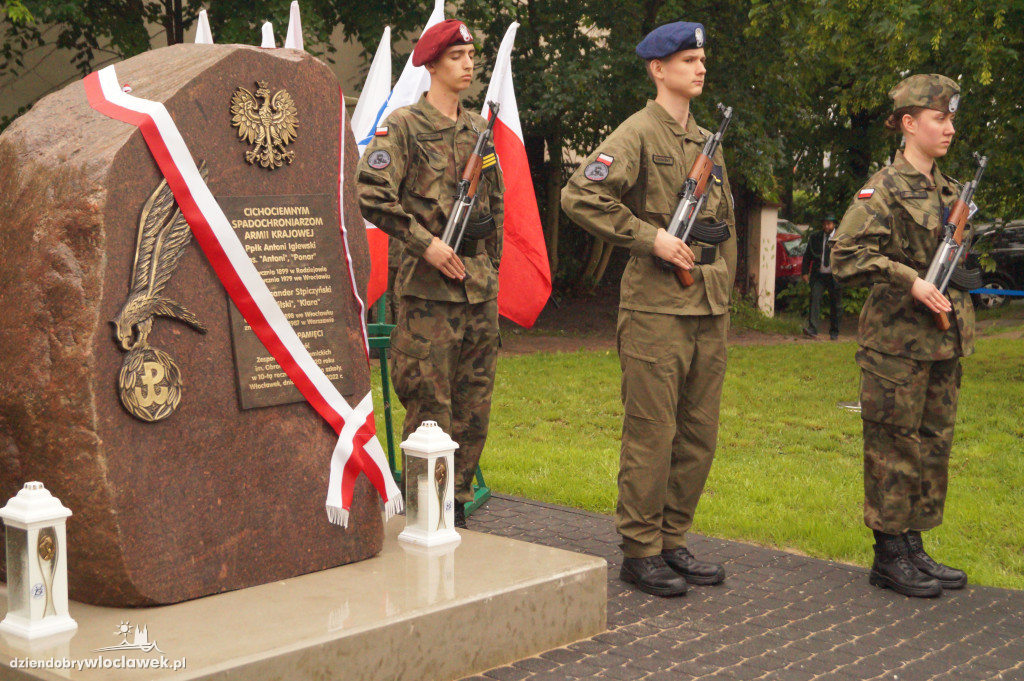 Pomnik Cichociemnych Spadochroniarzy