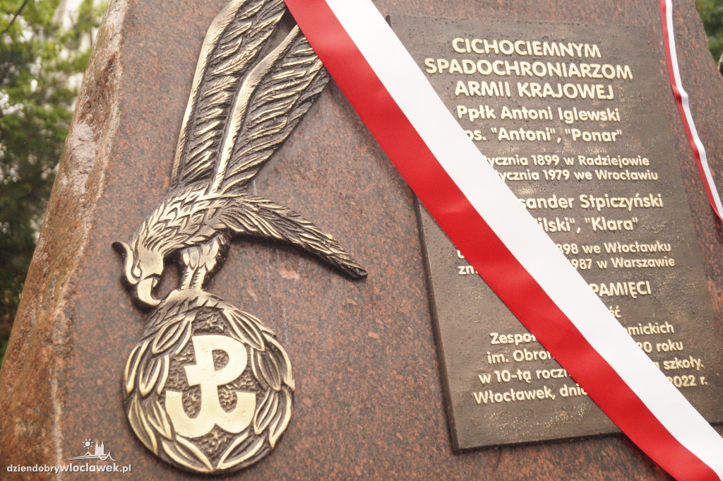 Pomnik Cichociemnych Spadochroniarzy