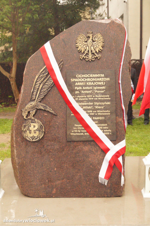 Pomnik Cichociemnych Spadochroniarzy