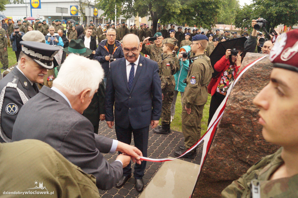 Pomnik Cichociemnych Spadochroniarzy