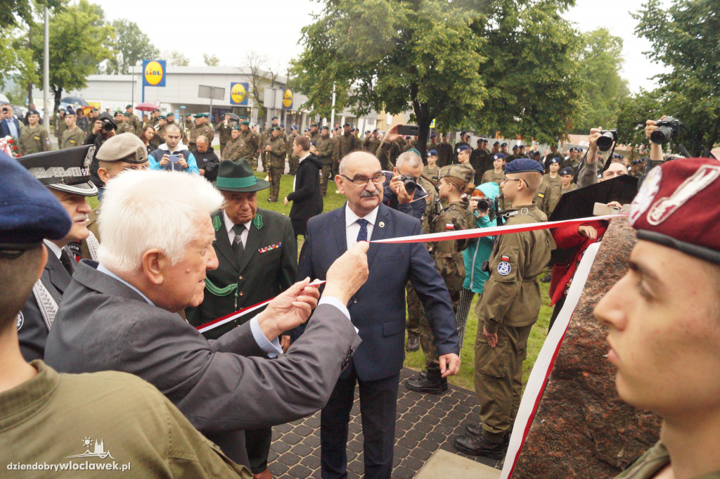 Pomnik Cichociemnych Spadochroniarzy