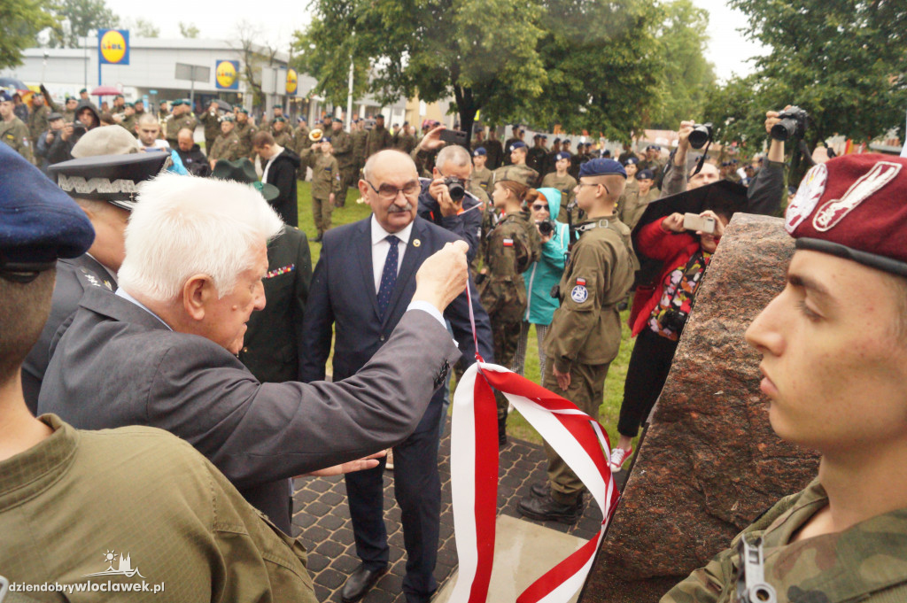 Pomnik Cichociemnych Spadochroniarzy