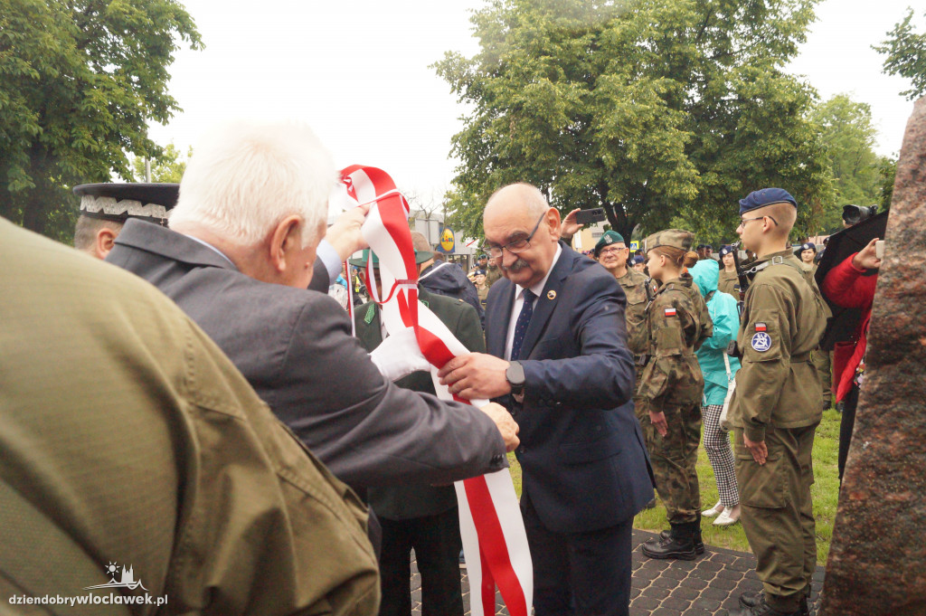 Pomnik Cichociemnych Spadochroniarzy