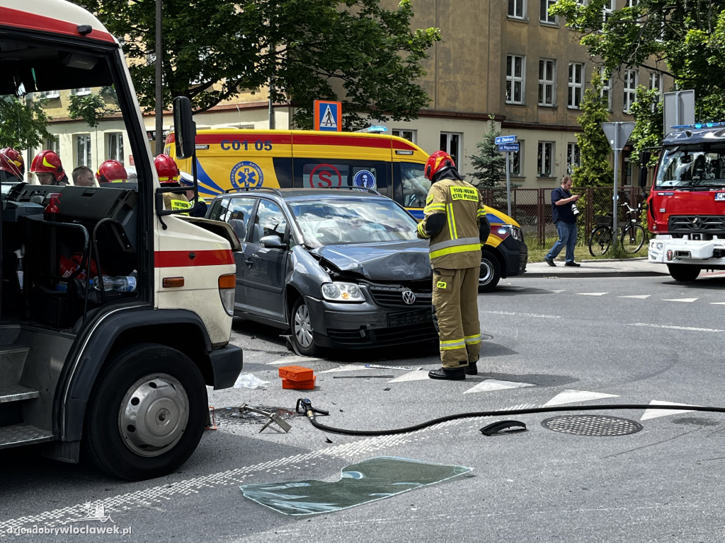 Wypadek na skrzyżowaniu ulic Zielnej i Papieżka