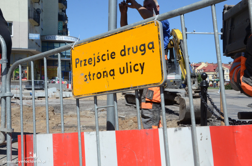 Na ul. Kilińskiego układają bruk