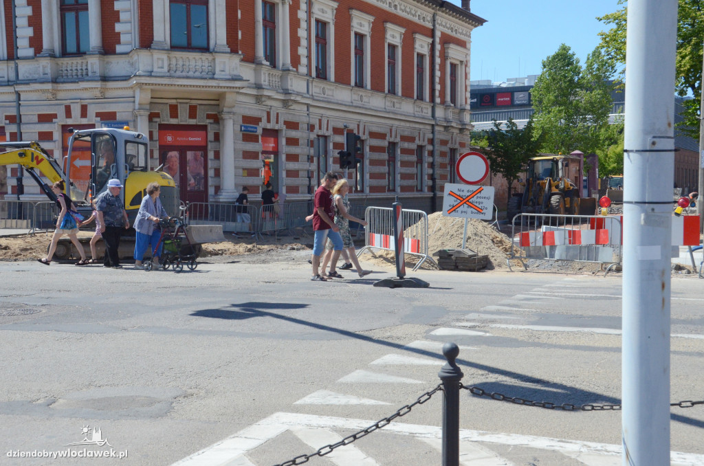 Na ul. Kilińskiego układają bruk