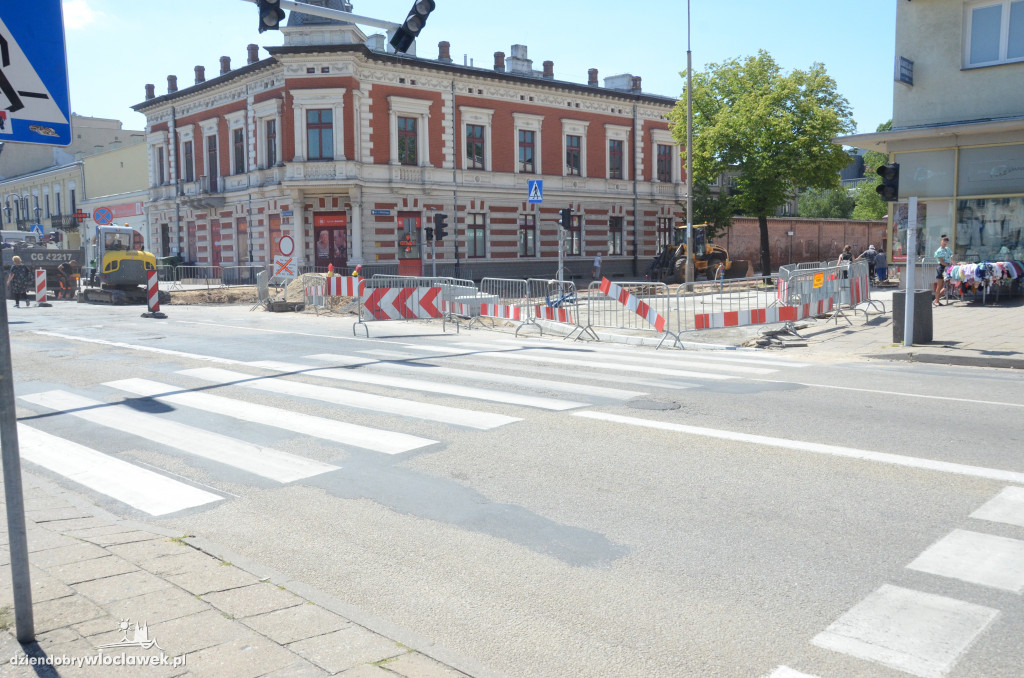 Na ul. Kilińskiego układają bruk