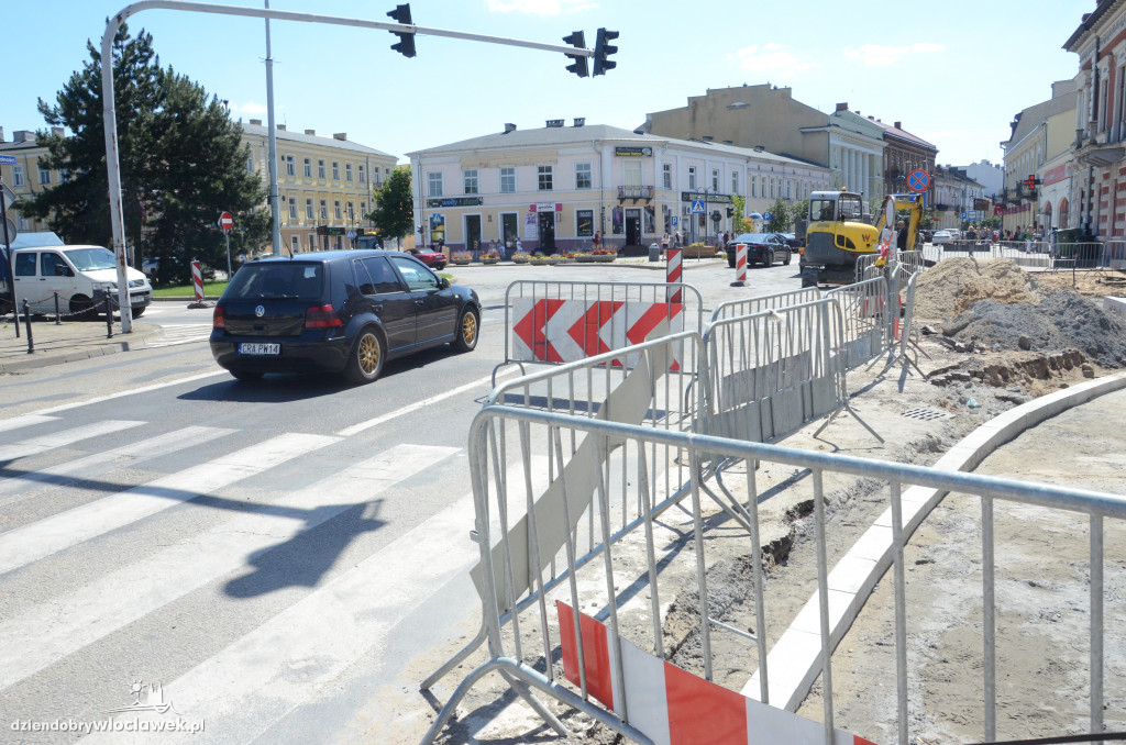 Na ul. Kilińskiego układają bruk
