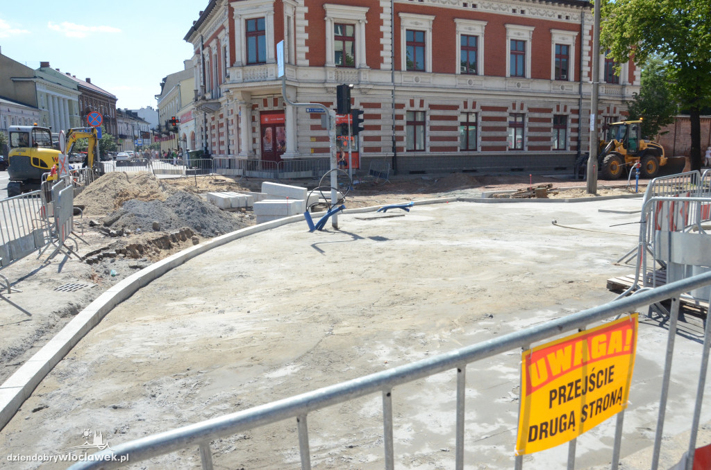 Na ul. Kilińskiego układają bruk