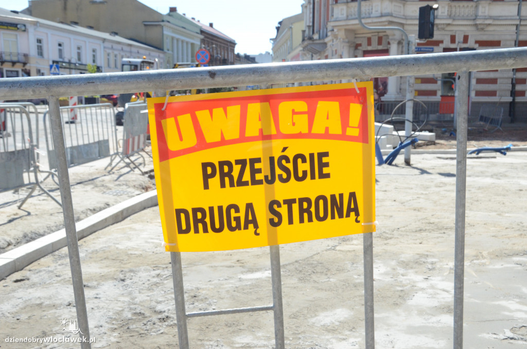 Na ul. Kilińskiego układają bruk