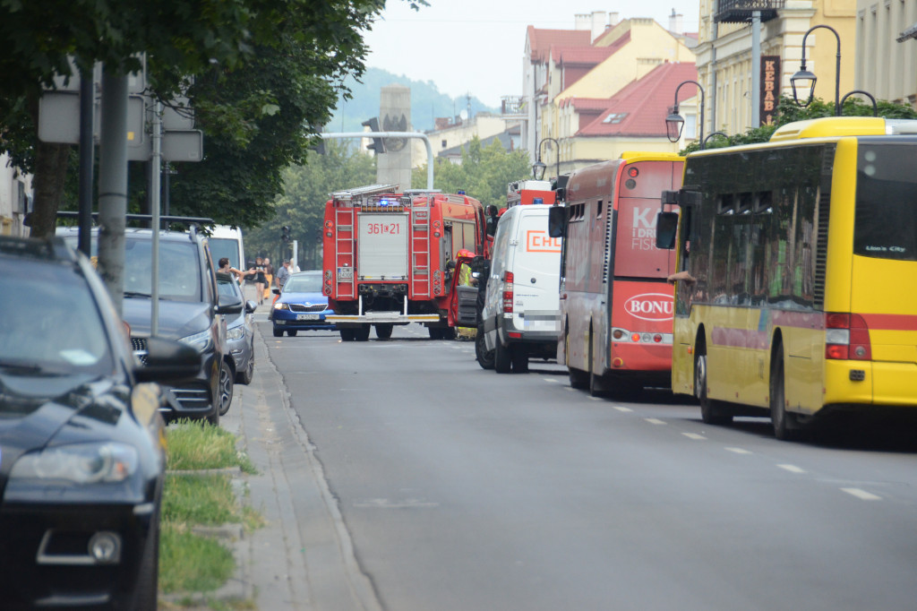 Samochód zapalił się w centrum miasta