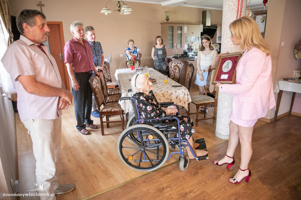 Stulatkowie z regionu z marszałkowskim medalem