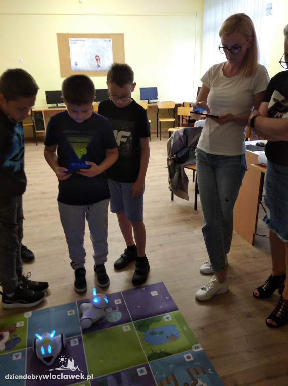 Kodowanie, programowanie i arytmetyka z robotami