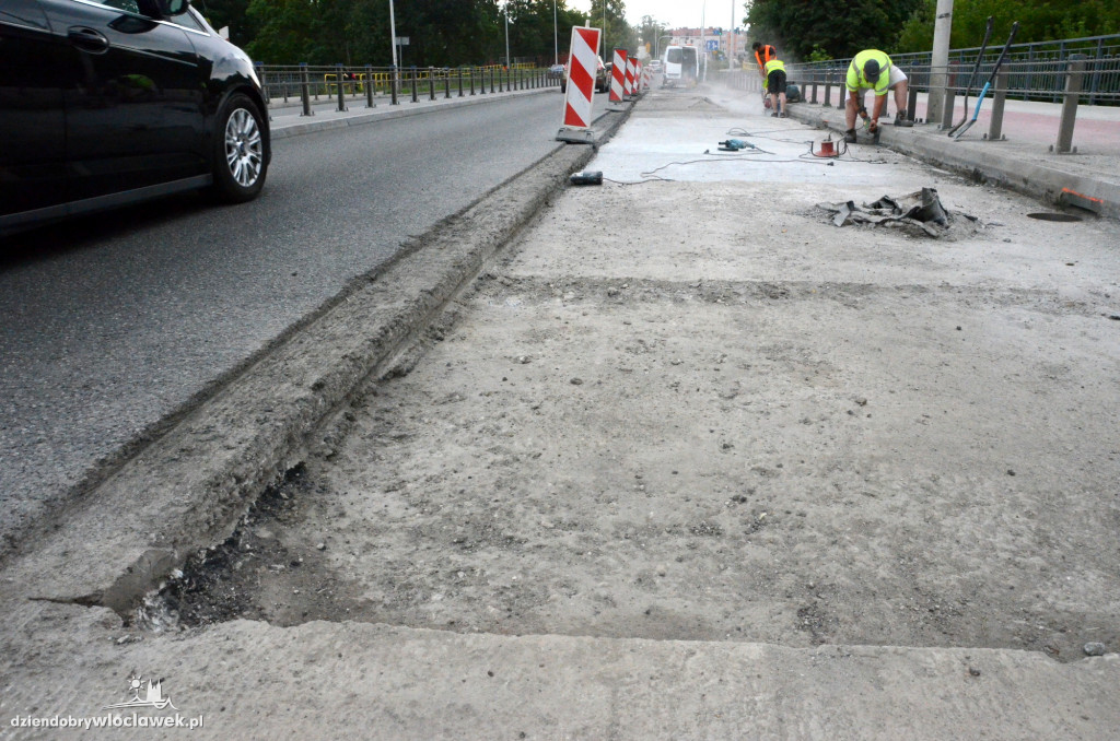 Naprawa nawierzchni na moście w ciągu Okrzei
