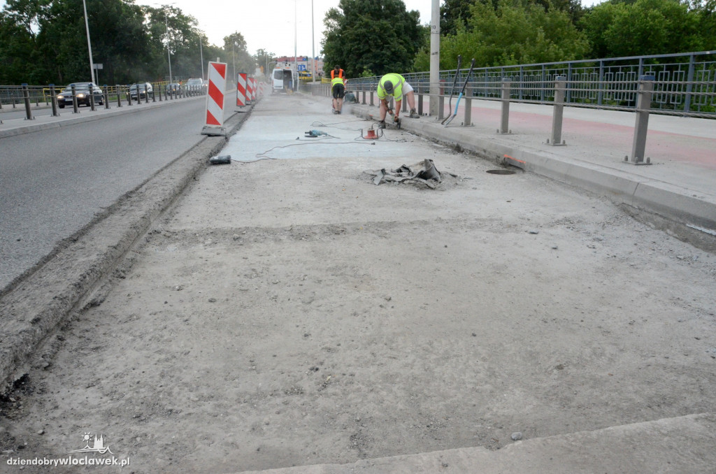 Naprawa nawierzchni na moście w ciągu Okrzei