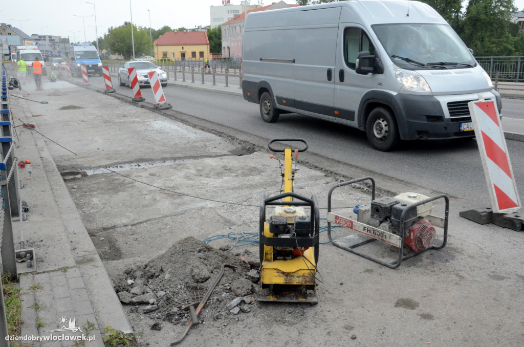 Naprawa nawierzchni na moście w ciągu Okrzei