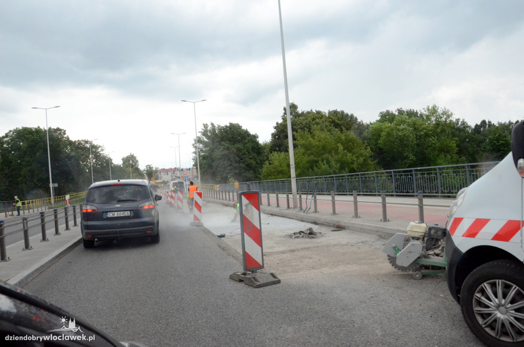 Naprawa nawierzchni na moście w ciągu Okrzei