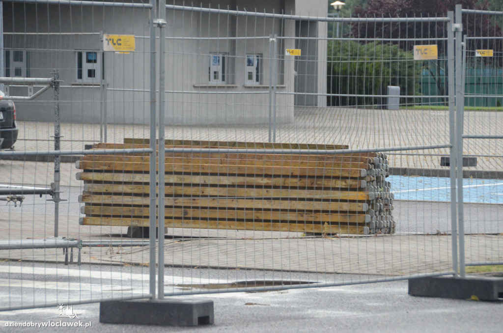 Trwa budowa sceny Wakacyjnej Trasy Dwójki 2022
