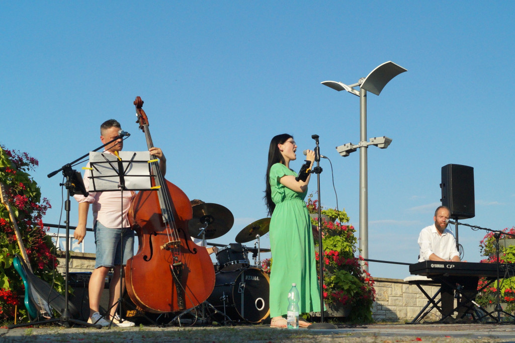 Koncert plenerowy na bulwarach