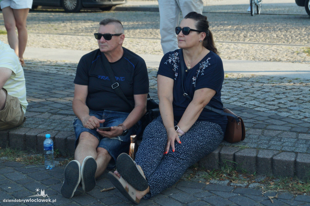 Koncert plenerowy na bulwarach