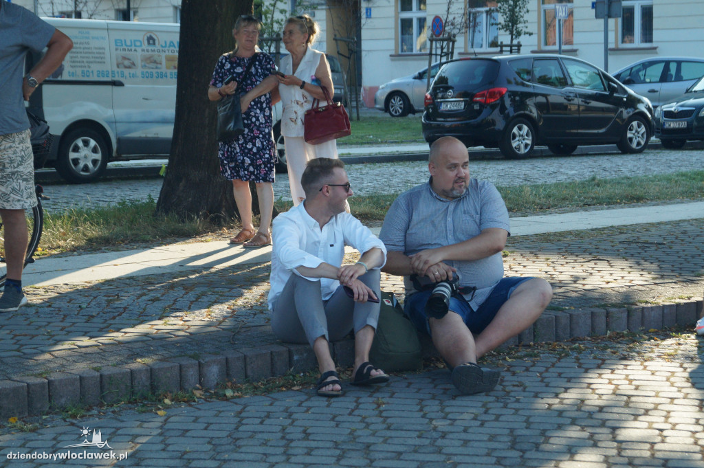 Koncert plenerowy na bulwarach