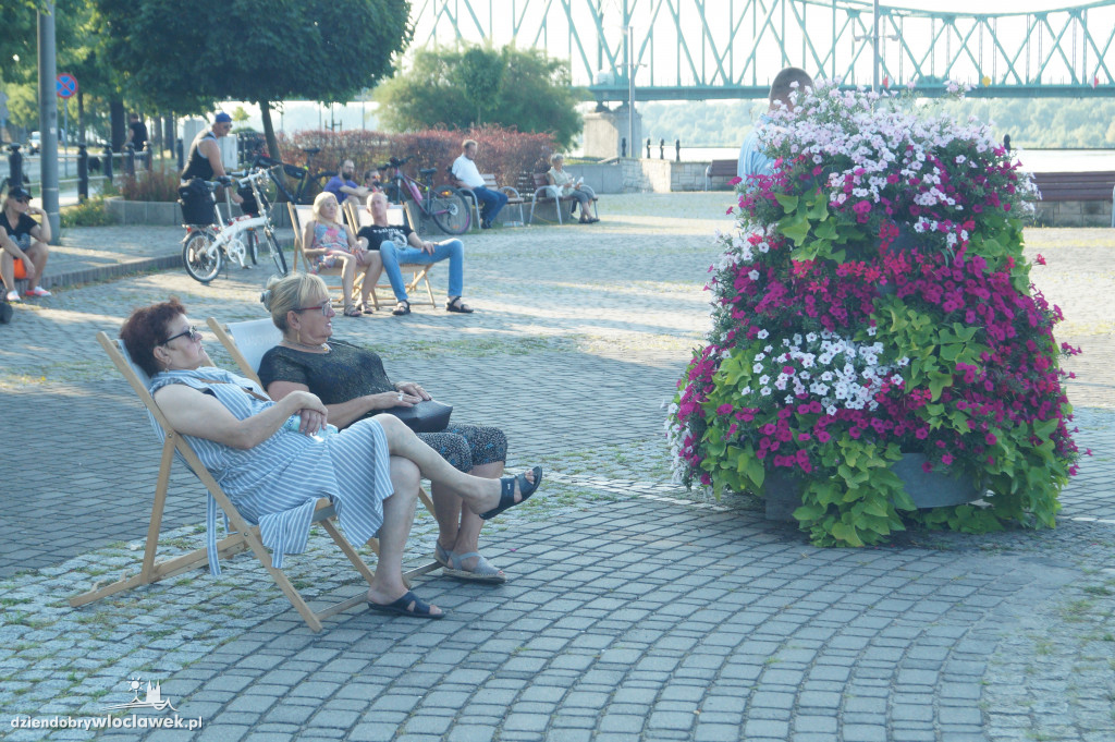Koncert plenerowy na bulwarach
