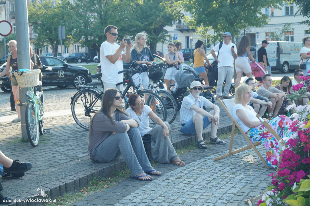 Koncert plenerowy na bulwarach