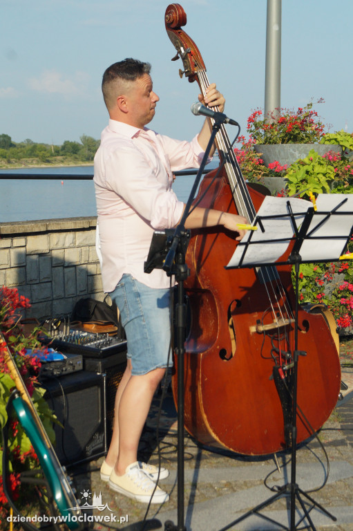 Koncert plenerowy na bulwarach