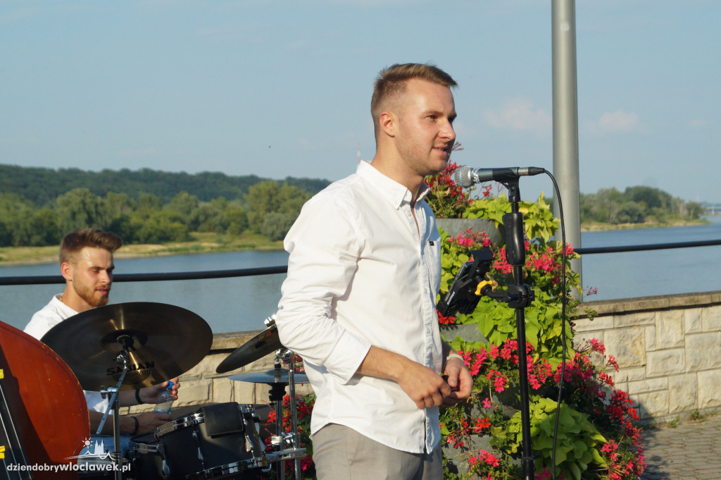 Koncert plenerowy na bulwarach