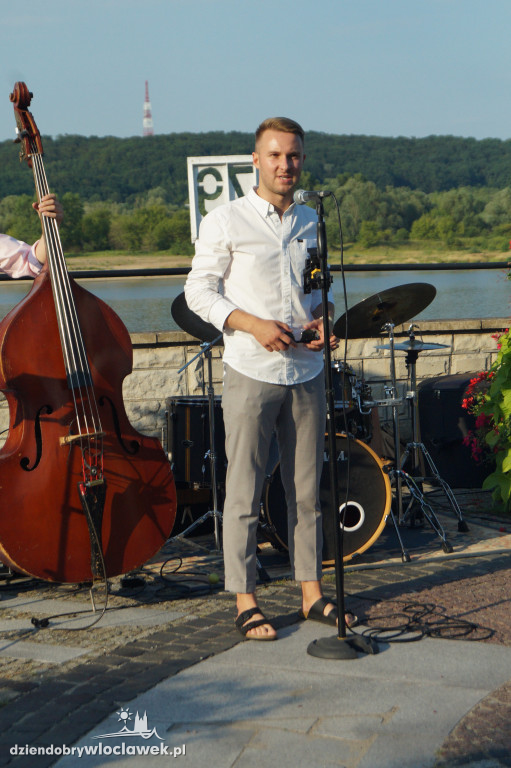 Koncert plenerowy na bulwarach