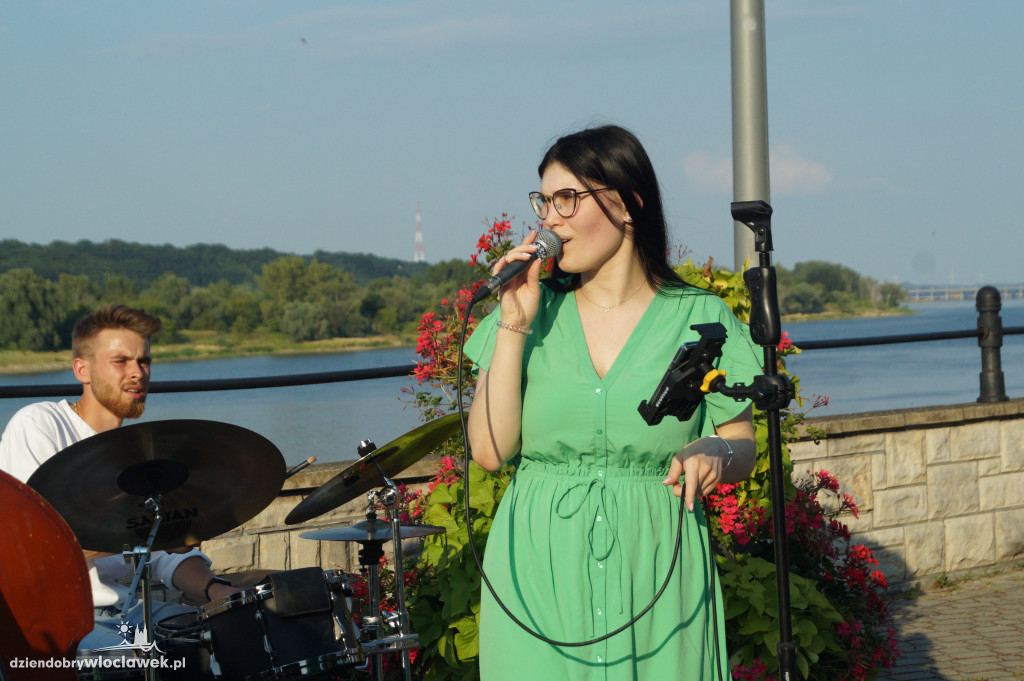 Koncert plenerowy na bulwarach