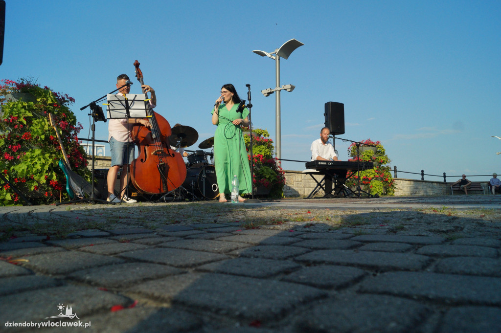 Koncert plenerowy na bulwarach