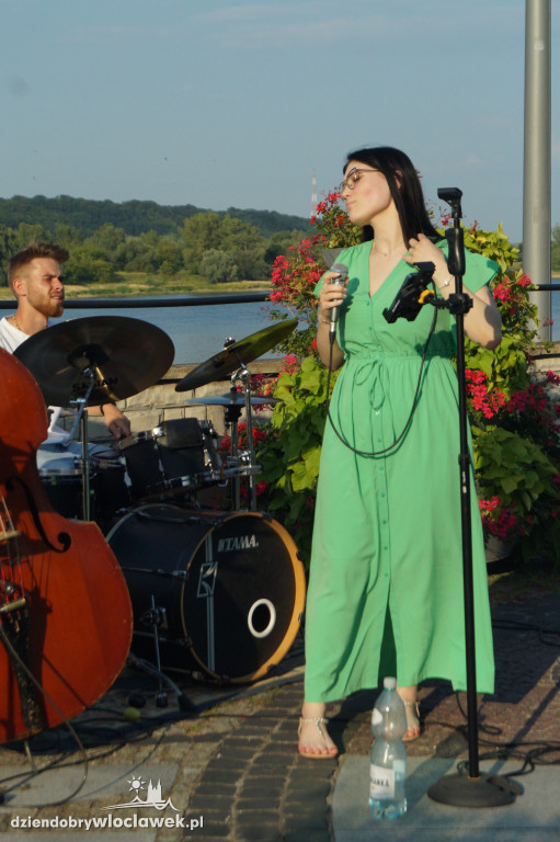 Koncert plenerowy na bulwarach
