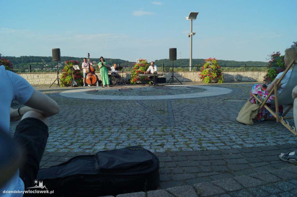Koncert plenerowy na bulwarach