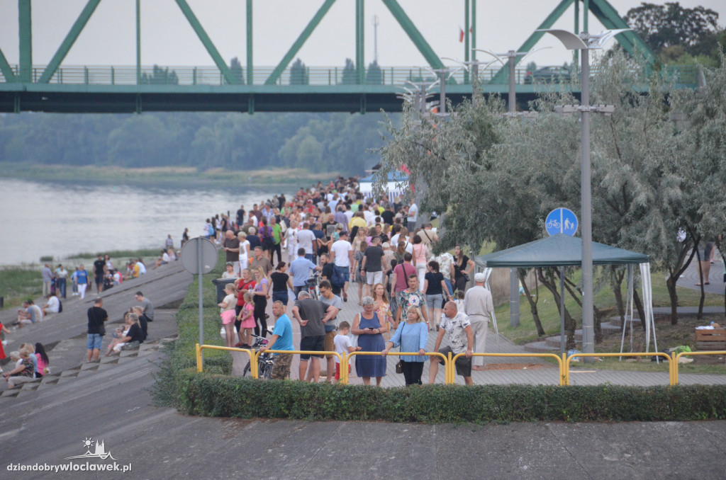 Nastrojowa parada festiwalowych statków