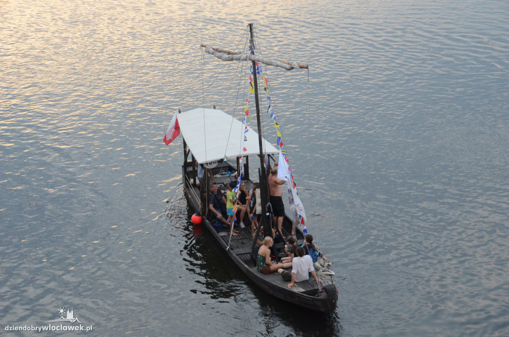 Nastrojowa parada festiwalowych statków