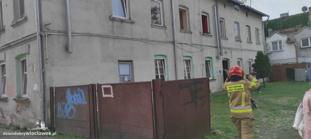 Cztery  zastępy straży wezwane do... patelni