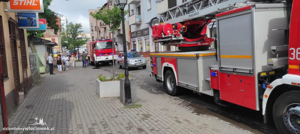 Cztery  zastępy straży wezwane do... patelni