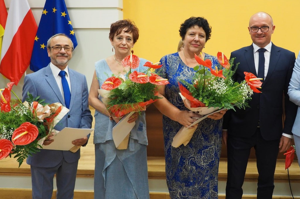 Ratusz pożegnał dyrektorów kilku szkół