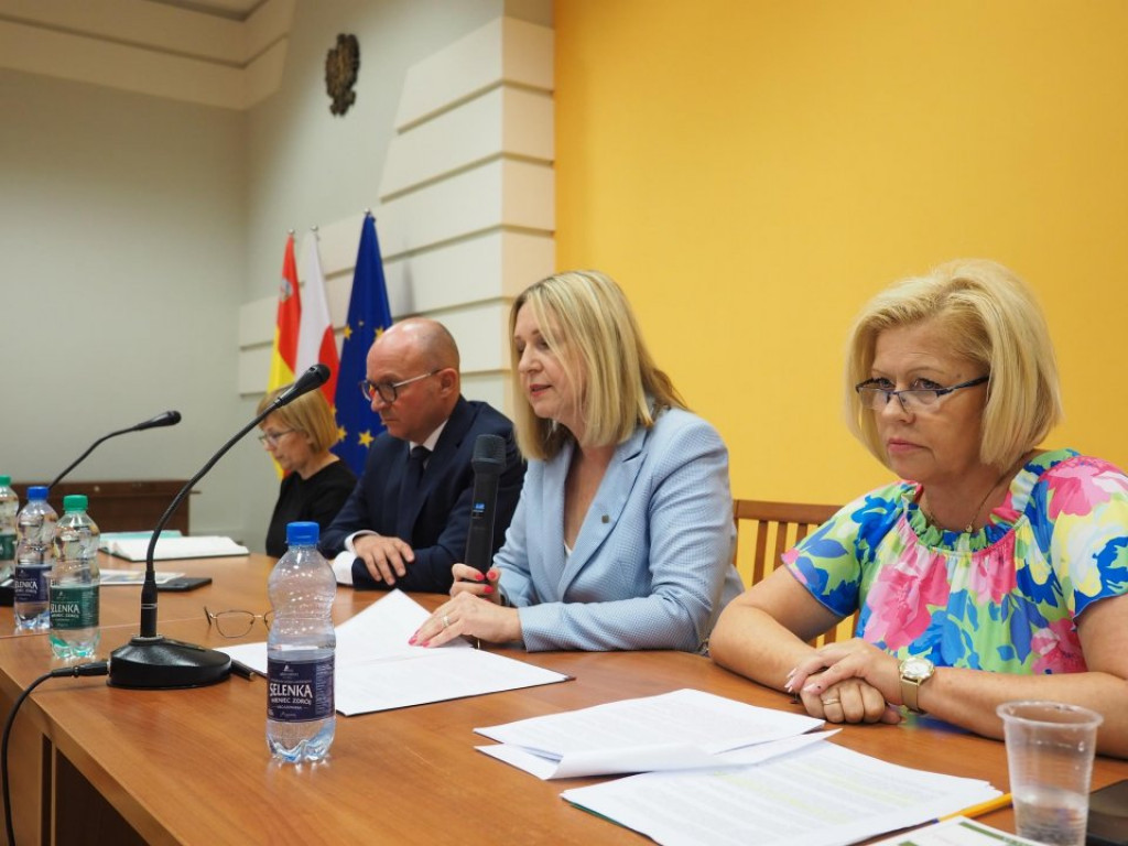 Ratusz pożegnał dyrektorów kilku szkół