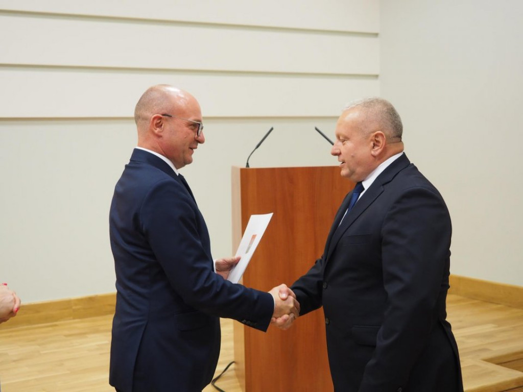 Ratusz pożegnał dyrektorów kilku szkół