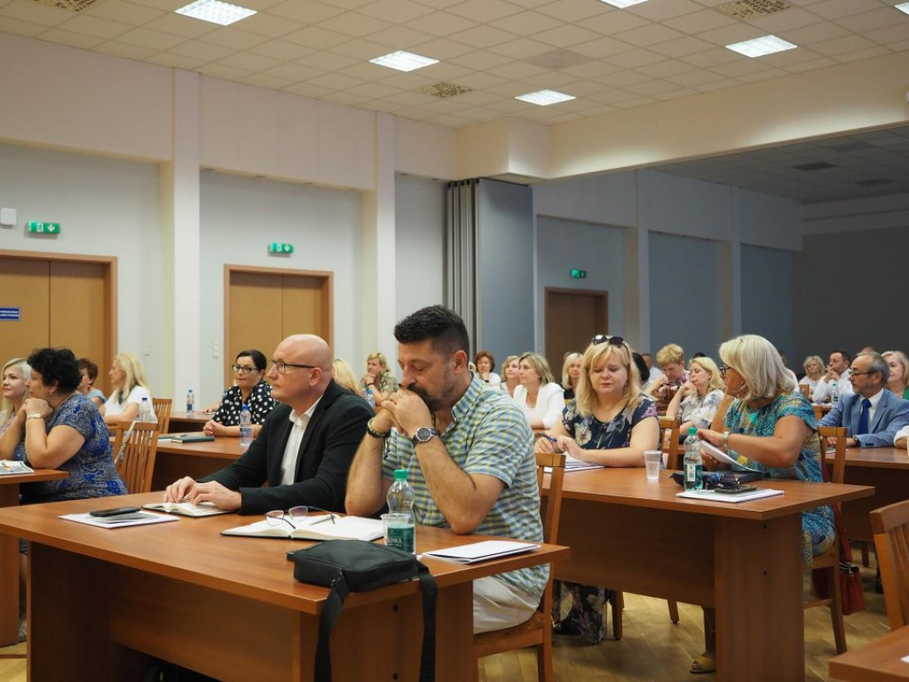 Ratusz pożegnał dyrektorów kilku szkół