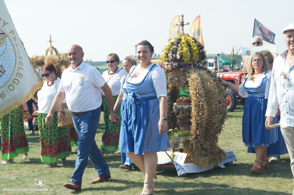 Korowód dożynkowy w Kruszynie