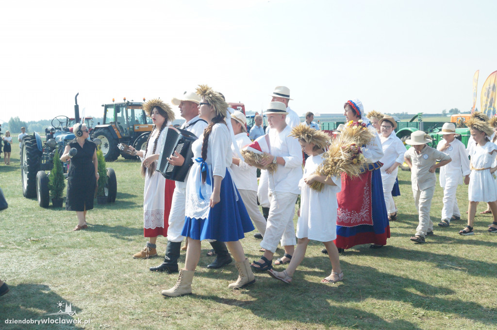 Korowód dożynkowy w Kruszynie