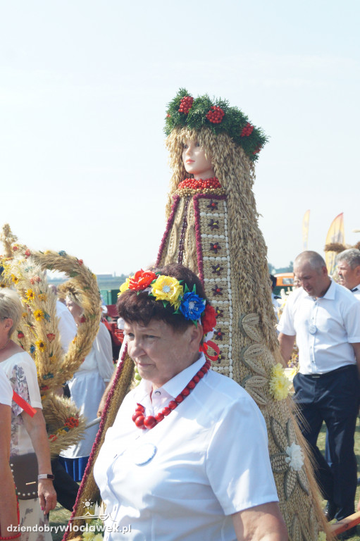 Korowód dożynkowy w Kruszynie